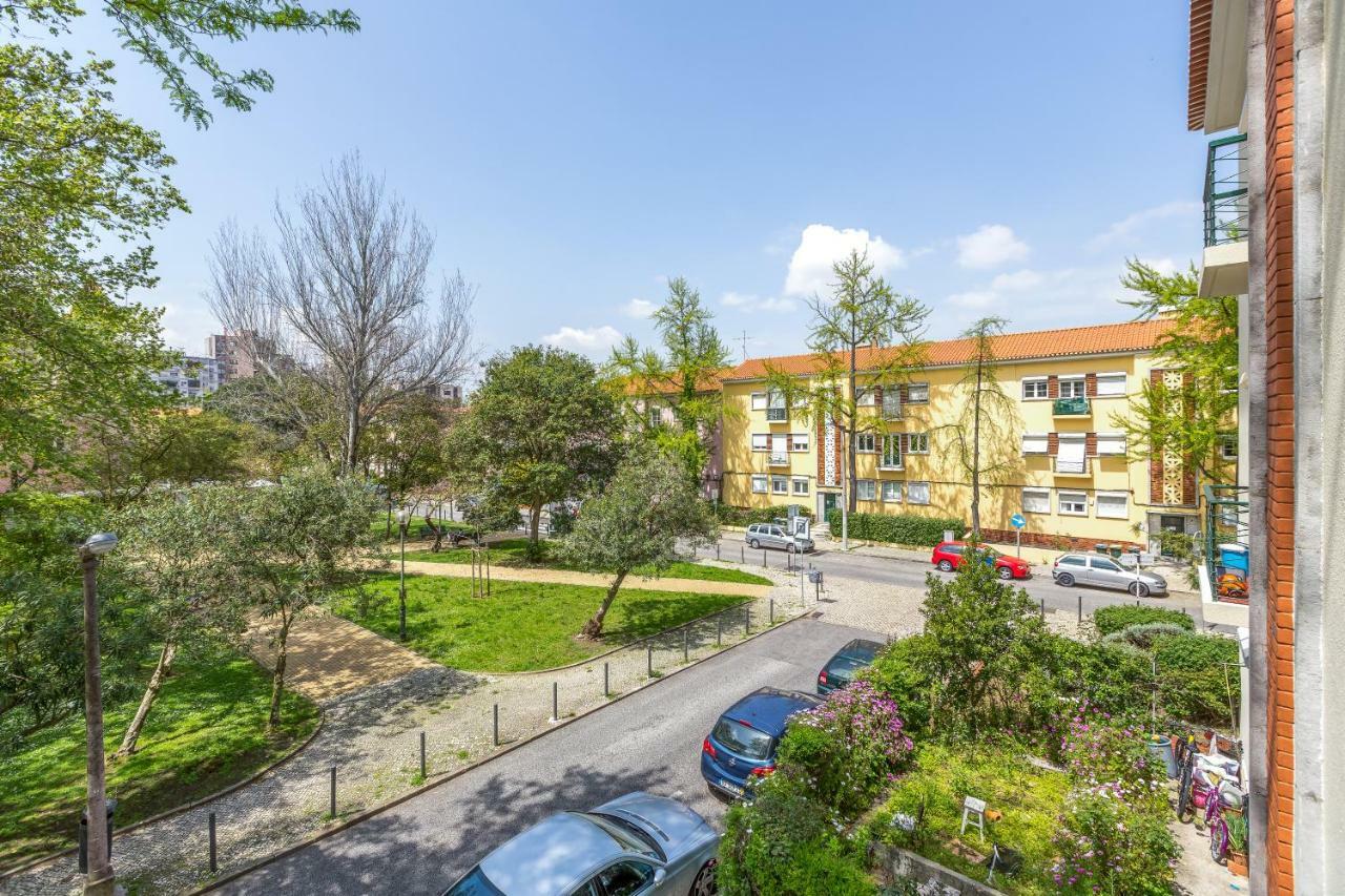 Sunny, Bright And Quiet Apartment, By Timecooler Лиссабон Экстерьер фото